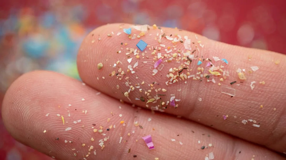 the viral 86% microplastic claim, what the research actually supports, and what your sweat is quietly carrying out