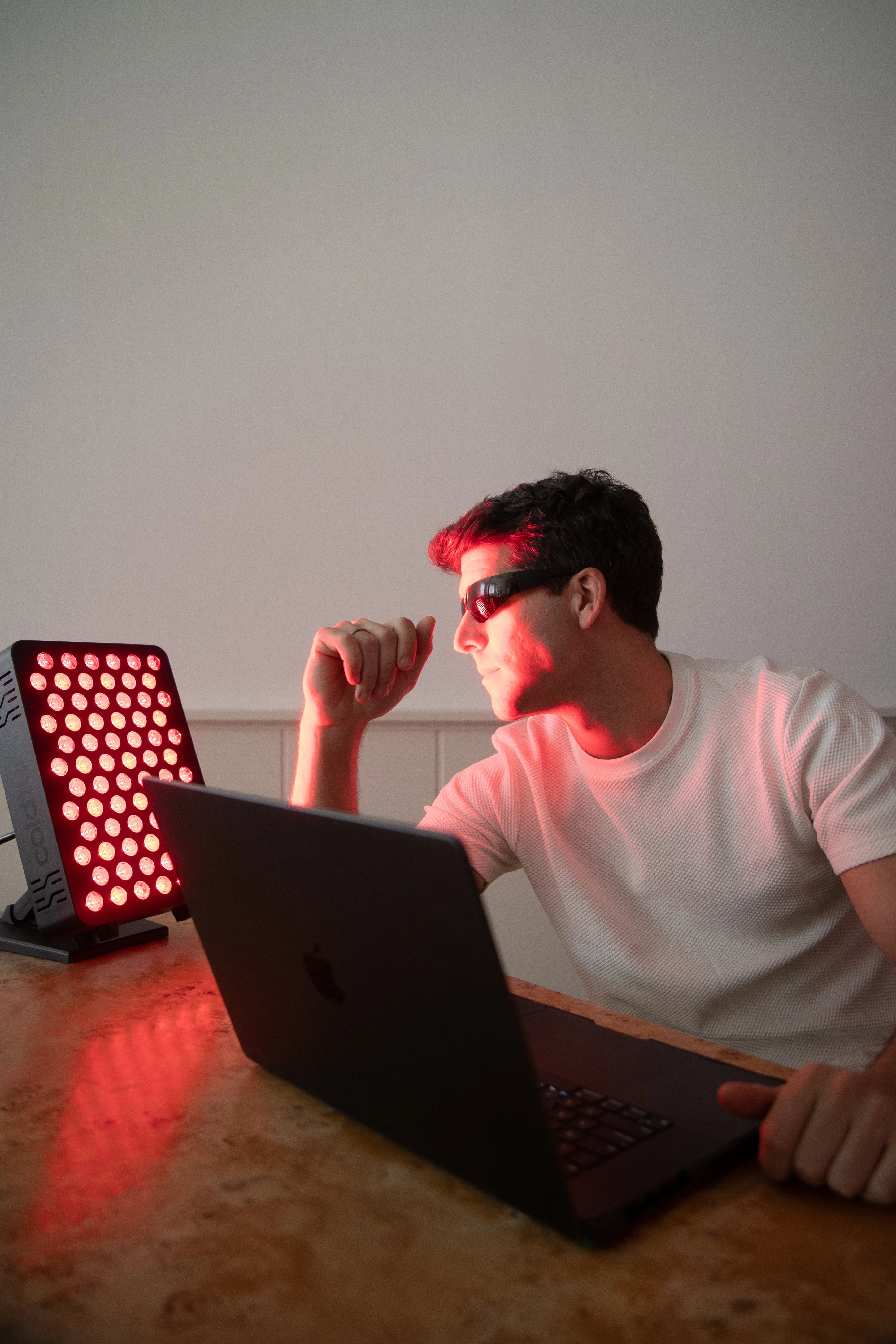 FOCUS | red light panel